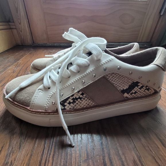 Crown Vintage KALINDA Leather and Suede Snake Print Sneakers - Picture 3 of 7